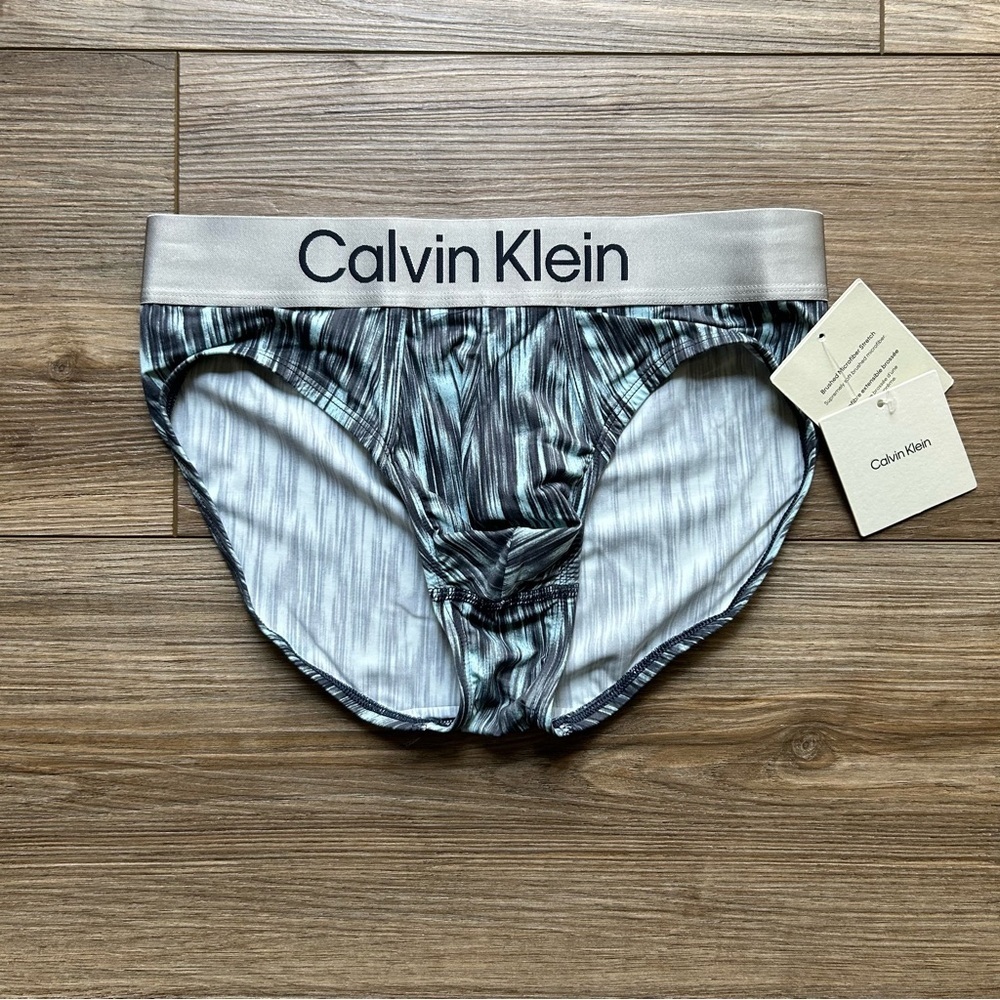 Calvin Klein | Brushed Microfiber Stretch Hip Brief in Downpour Print (Medium)